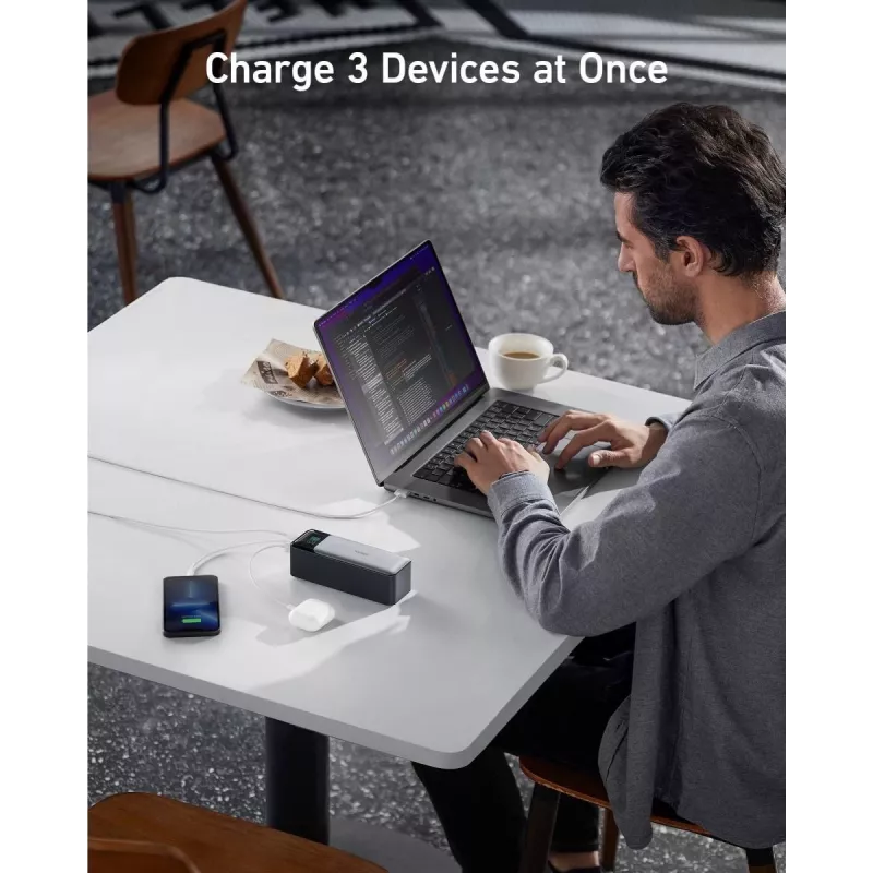 Caricabatterie portatile Anker 737 (A1289011) – 24000 mAh, 140 W, 2× USB-C + 1× USB-A, argento/nero