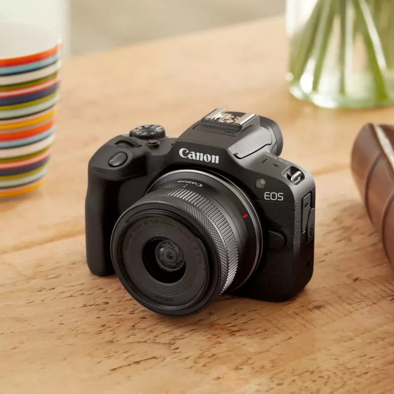Canon EOS R100 + RF-S 18-45mm F4.5-6.3 IS STM Kit MILC 24,1 MP CMOS 6000 x 4000 pixel nero
