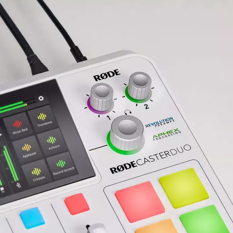Interfaccia audio Rode RodeCaster Duo bianco – console per podcasting USB a 2 canali con mixer e preamplificatori