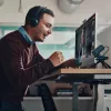 HP Poly Voyager Focus 2 Headset USB-C-C + adattatore USB-C/A + base di ricarica