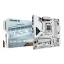 GIGABYTE B850M EAGLE WIFI6E ICE scheda madre - CPU AMD Ryzen 9000 Series, VRM digitale 8+2+2 fasi, fino a 8200 MHz DDR5 (OC), 1xPCIe 5.0 + 1xPCIe 4.0 M.2, Wi-Fi 6E, 2,5 GbE LAN, USB 3.2 Gen 2