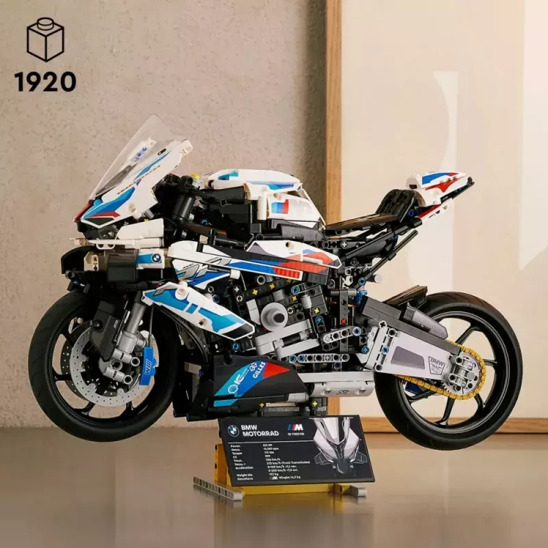 LEGO Technic modellino moto BMW M1000RR 42130 con motore dettagliato e sospensioni funzionanti