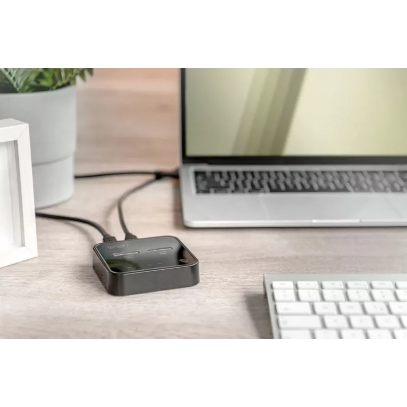 Docking station Digitus per doppio SSD M.2 NVMe USB-C con funzione di clonazione offline