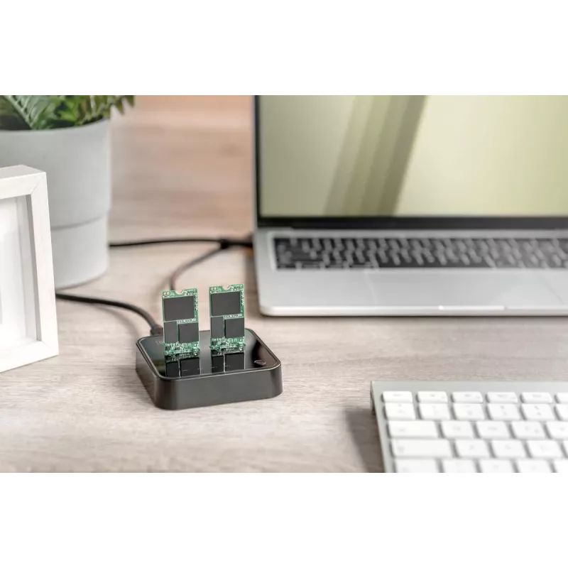 Docking station Digitus per doppio SSD M.2 NVMe USB-C con funzione di clonazione offline