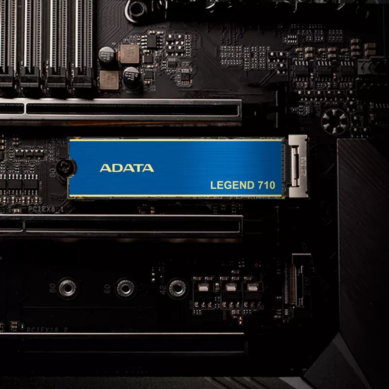 SSD M.2 ADATA LEGEND 710 256 GB — PCIe 3.0 NVMe, lettura 2100 MB/s, scrittura 1000 MB/s
