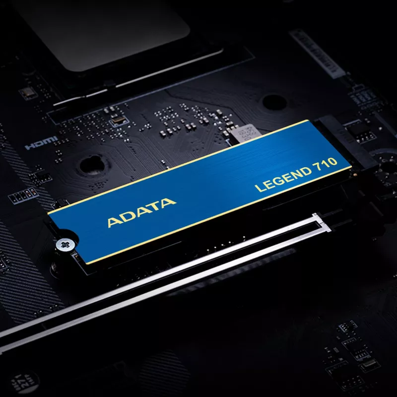 SSD M.2 ADATA LEGEND 710 256 GB — PCIe 3.0 NVMe, lettura 2100 MB/s, scrittura 1000 MB/s