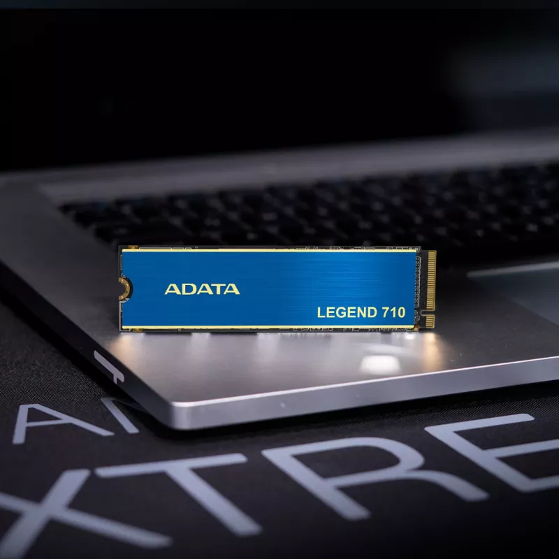SSD M.2 ADATA LEGEND 710 256 GB — PCIe 3.0 NVMe, lettura 2100 MB/s, scrittura 1000 MB/s