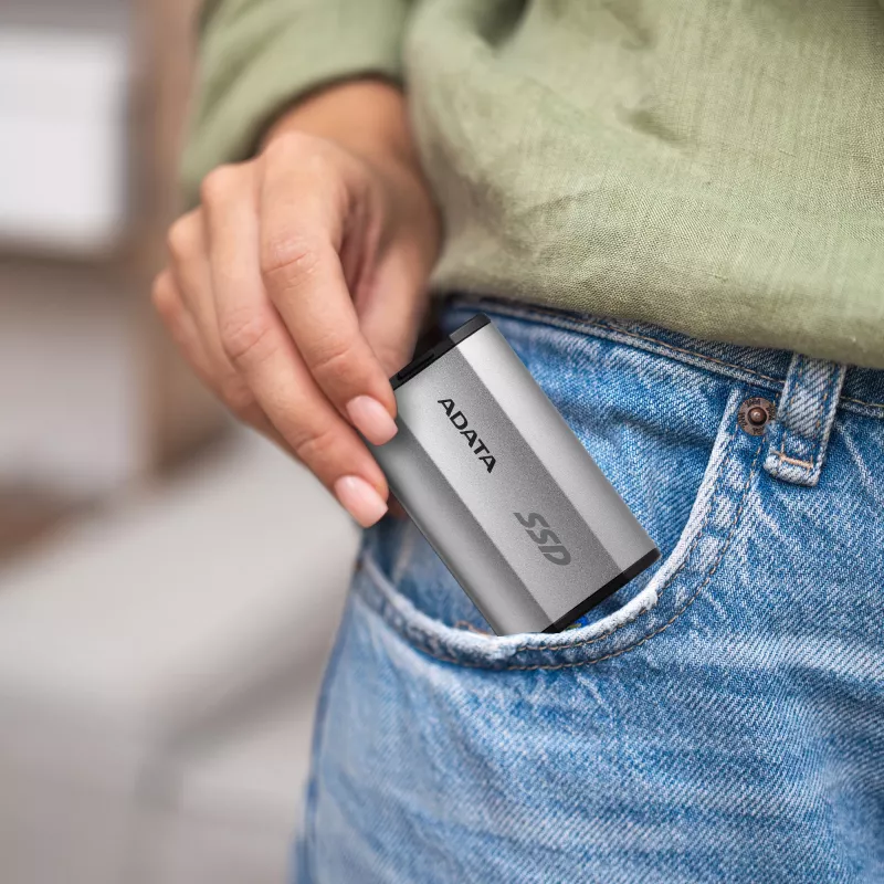 SSD portatile ADATA SD810 4 TB, USB Type-C, USB 3.2 Gen 2x2, 2000 MB/s in lettura/scrittura, IP68 case in alluminio