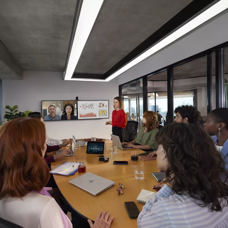 HP Poly Studio G62 sistema di videoconferenza con kit piastre di montaggio