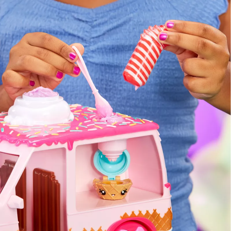 MGA Entertainment Yummiland Lipgloss Truck ciondolo con bambola