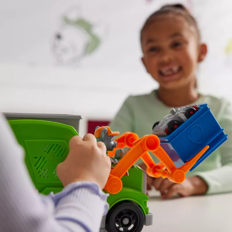 PAW Patrol: Crush N’ Roll camion per il riciclo con action figure Rocky e veicolo compattatore trasformabile, giocattolo per bambini e bambine da 3 anni