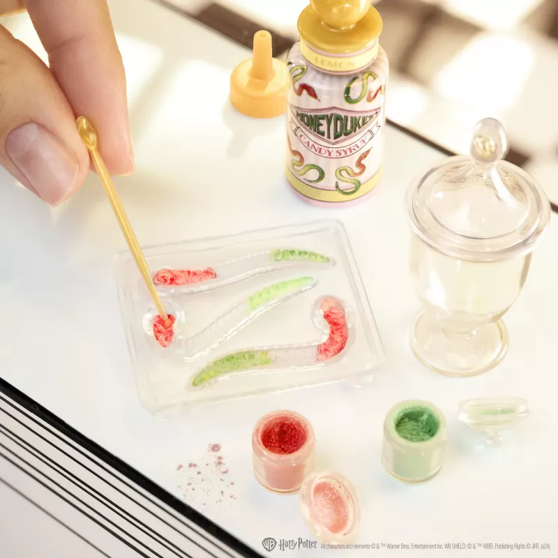 Miniverse Make It Mini Harry Potter Honeydukes in PDQ, 8 anni, multicolore, plastica