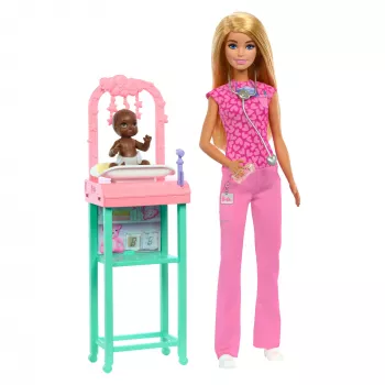 Bambola Barbie Baby Doctor con bambola fashion bionda, 1 bambola neonato, mobili e accessori