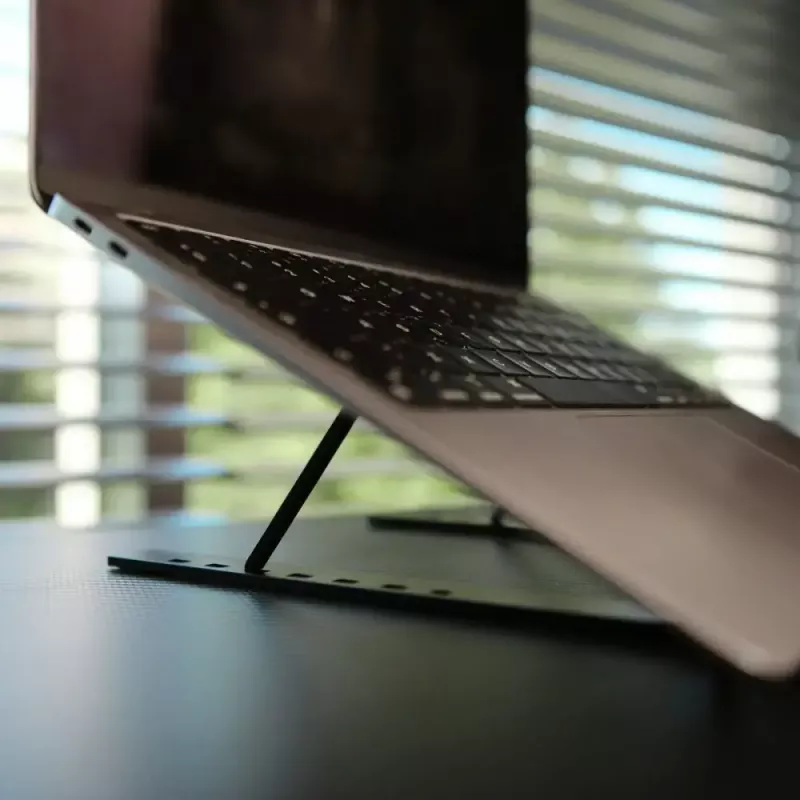 Supporto per laptop SAVIO PB-05 regolabile in altezza portatile — SAVIO PB-05
