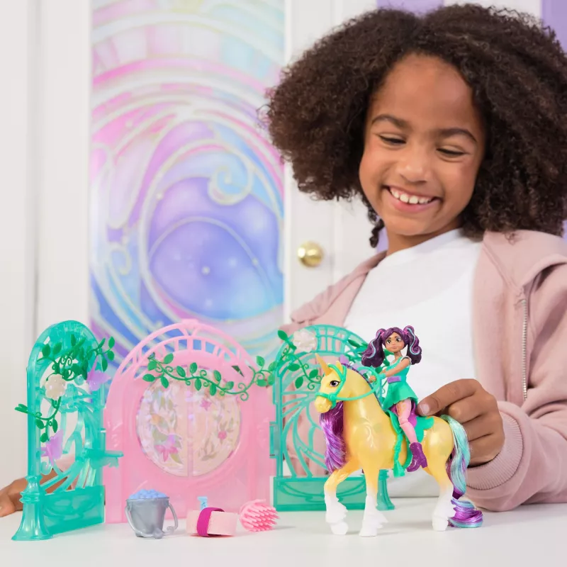 Unicorn Academy, set di gioco con bambola Ava e stalla foglia che cambia colore, idea regalo di Pasqua, 15 accessori, bambole e giocattoli unicorno per bambine dai 4 anni