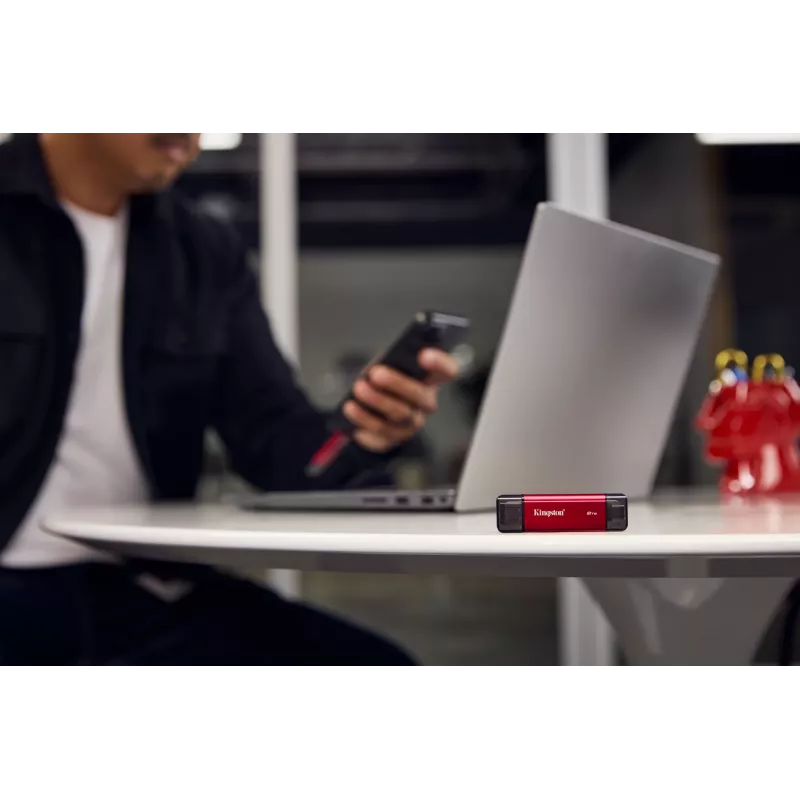 SSD esterno Kingston 2 TB Dual USB-A/USB-C, USB 3.2 Gen 2, lettura 1050 MB/s, scrittura 950 MB/s, nero/rosso