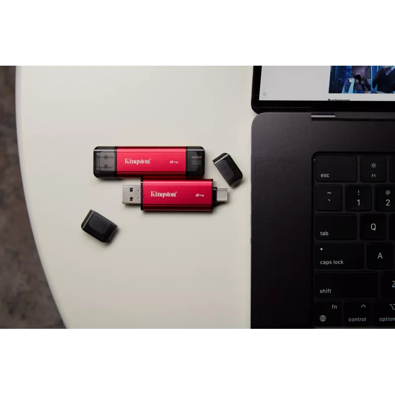 SSD esterno Kingston 2 TB Dual USB-A/USB-C, USB 3.2 Gen 2, lettura 1050 MB/s, scrittura 950 MB/s, nero/rosso
