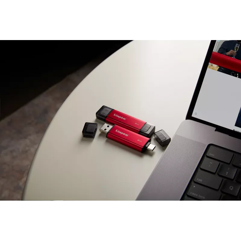 SSD esterno Kingston 2 TB Dual USB-A/USB-C, USB 3.2 Gen 2, lettura 1050 MB/s, scrittura 950 MB/s, nero/rosso