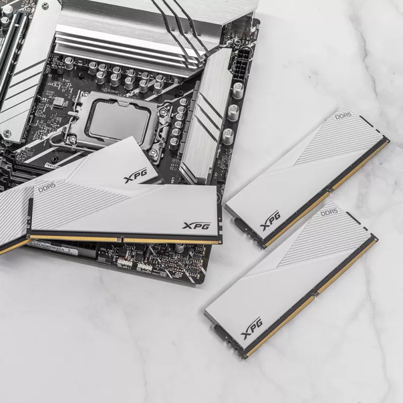 ADATA XPG Lancer Blade DDR5-6000 32 GB modulo di memoria, bianco, AX5U6000C3032G-SLABWH