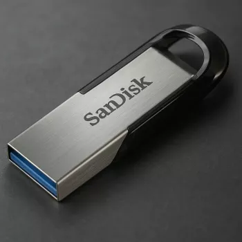 WESTERN DIGITAL SanDisk Ultra Flair - 16 GB chiavetta USB - USB 3.0 - nero / argento