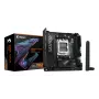 GIGABYTE B850I AORUS PRO scheda madre - CPU AMD Ryzen 9000 Series, VRM digitale 8+2+1 fasi, fino a 8400MHz DDR5 (OC), 1xPCIe 5.0 + 1xPCIe 4.0 M.2, 2.5LAN, WIFI 7, USB 3.2 Gen 2