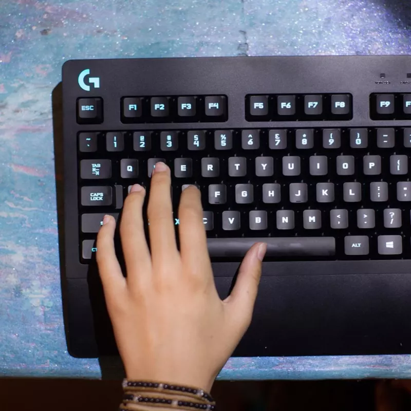 LOGITECH G213 Prodigy Tastiera da gaming USB - Azerty belga