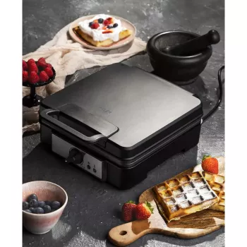 Macchina per waffle Adler AD 3049, 4 waffle quadrati, antiaderente, 1800 W, nero