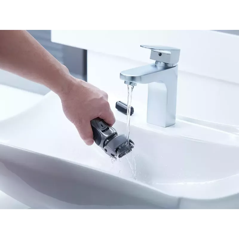 Panasonic ES-RW33 rasoio elettrico a lamina, Wet & Dry, senza fili, trimmer a scomparsa, autonomia 30 min, nero/argento
