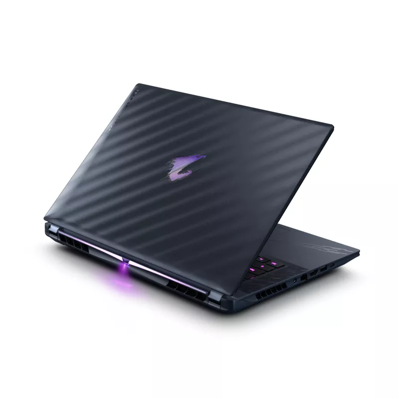 Laptop GIGABYTE AORUS MASTER 16 40,6 pollici Intel Core Ultra 9 32GB 2TB NVIDIA RTX 5080 Windows 11 Pro