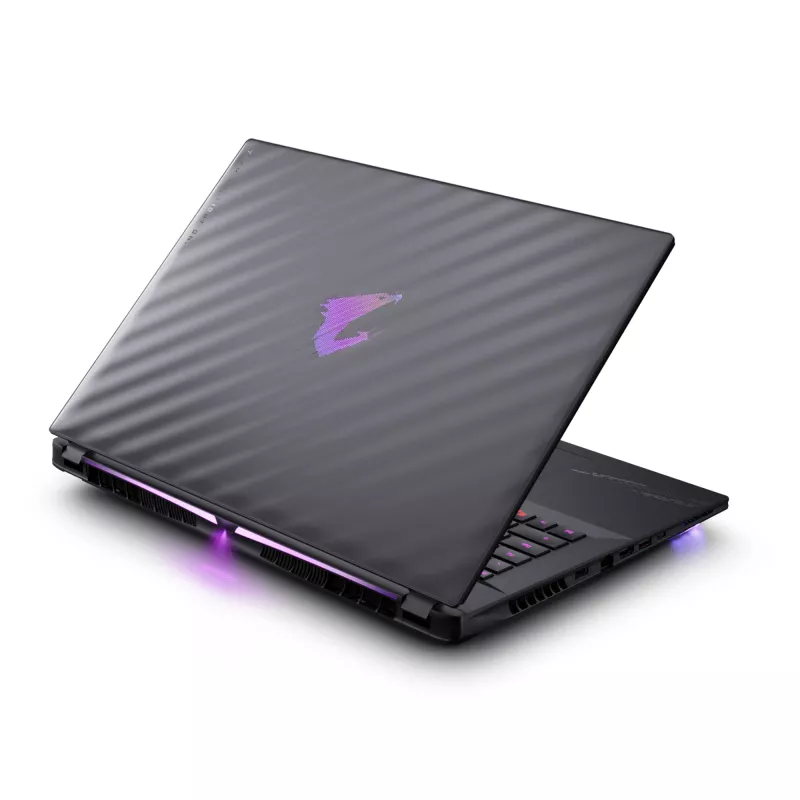 Laptop GIGABYTE AORUS MASTER 18 45,7 pollici Intel Core Ultra 9 64GB 4TB NVIDIA RTX 5090 Windows 11 Pro