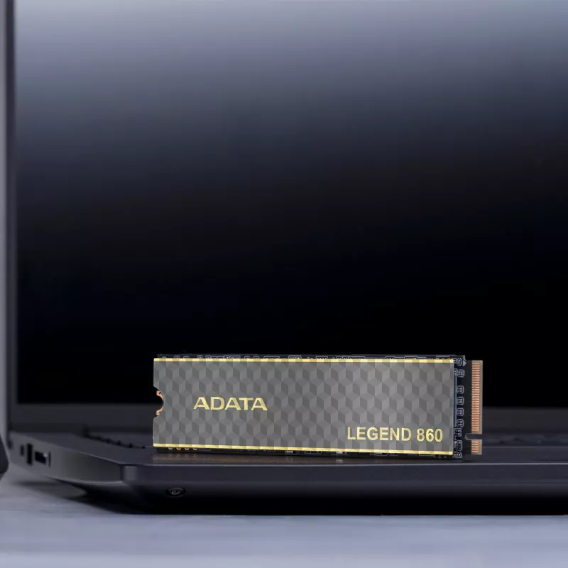 Disco a stato solido interno ADATA LEGEND 860 SLEG-860-2000GCS 2 TB M.2 PCI Express 4.0 NVMe 3D NAND