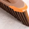 Scopa per interni VILEDA modello 136082 con setole in plastica morbide/dure e manico, bronzo