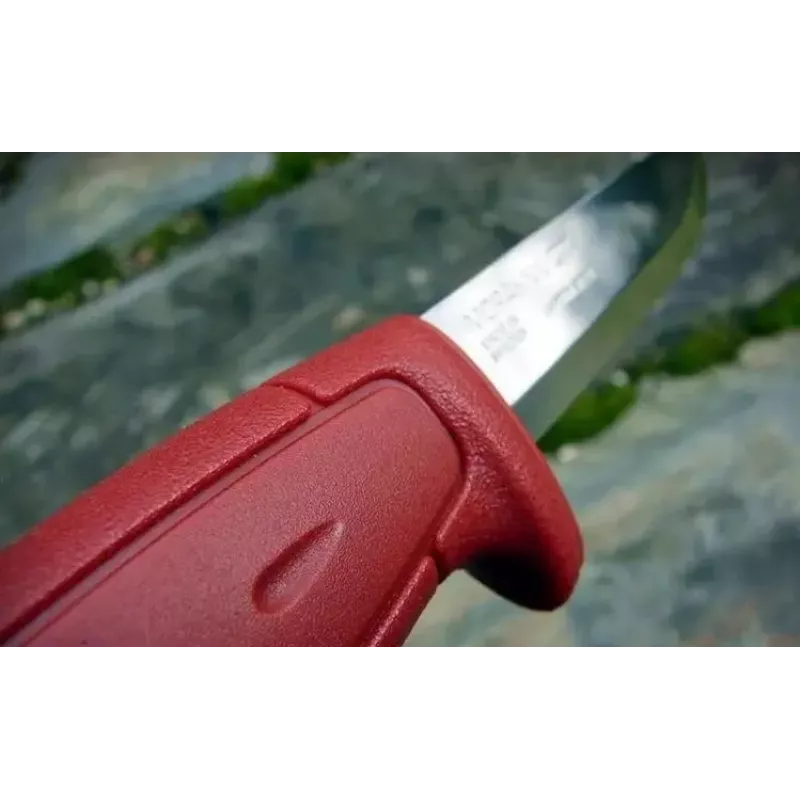 Coltello a lama fissa Mora BASIC 511 — lama in acciaio al carbonio, manico rosso