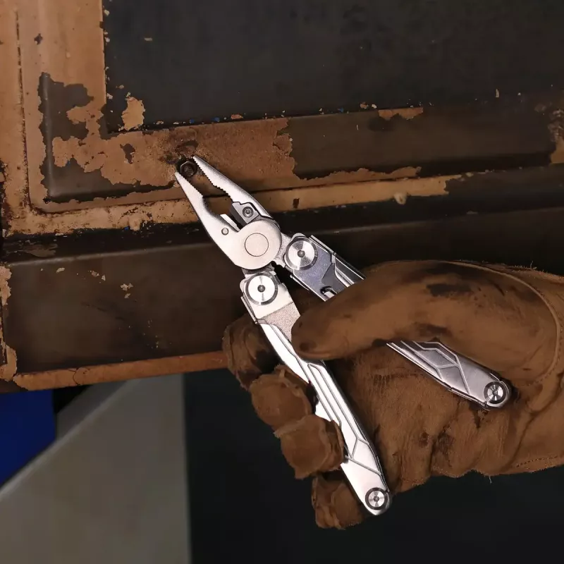 Multitool Nextool Flagship Captain NE20214 — design compatto in acciaio inox