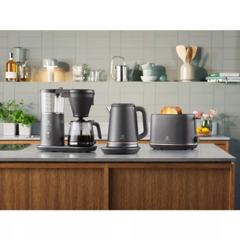 Electrolux E7K16BP Bollitore 1,7 l 2400 W nero, rame