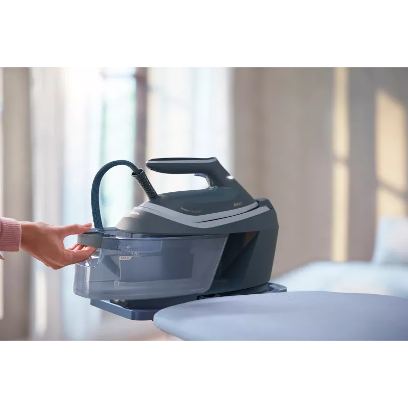 Philips Serie 6000 stazione da stiro a vapore PSG6042/20 2400 W 1,8 L SteamGlide Advanced blu