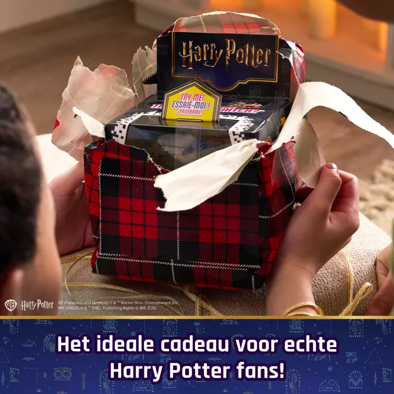 Wizarding World Harry Potter, Bitzee giocattolo interattivo con 20 personaggi, ideale per regali di Pasqua, animale domestico digitale che reagisce a scorrimento, inclinazione e tocco