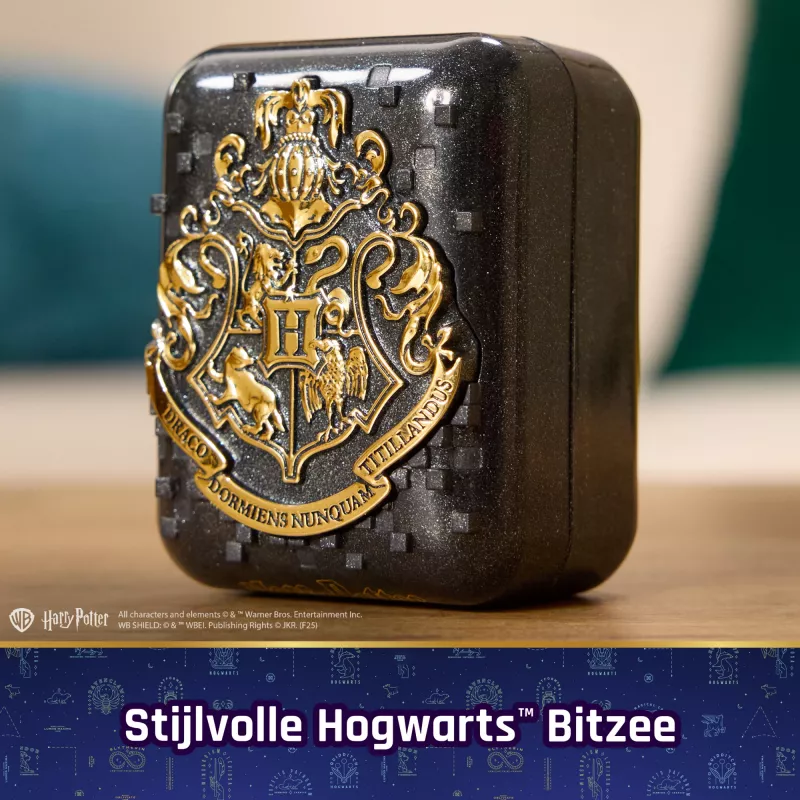 Wizarding World Harry Potter, Bitzee giocattolo interattivo con 20 personaggi, ideale per regali di Pasqua, animale domestico digitale che reagisce a scorrimento, inclinazione e tocco