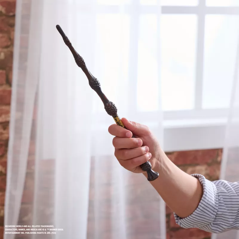 Spin Master Wizarding World Harry Potter bacchetta autentica di Albus Silente con supporto di Hogwarts, per giochi di ruolo, in plastica, dai 14 anni
