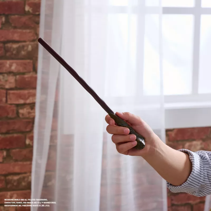 Spin Master Wizarding World Harry Potter bacchetta autentica di Ron Weasley con supporto di Hogwarts, per giochi di ruolo, in plastica, dai 14 anni