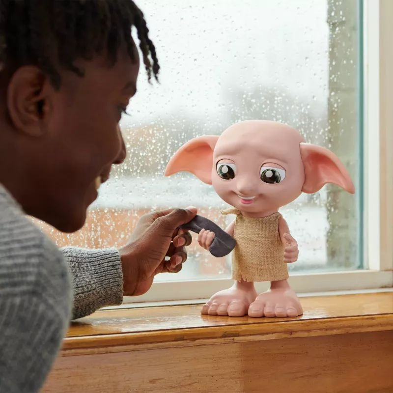Giocattolo interattivo Wizarding World Harry Potter Dobby con funzione parlante AAA multicolore
