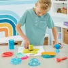 Kinetic Sand, set Ultimate Sandisfying con 2lbs di sabbia da gioco (rosa, giallo e turchese), 10 strumenti e stampi, giocattolo sensoriale per bambini da 7 anni