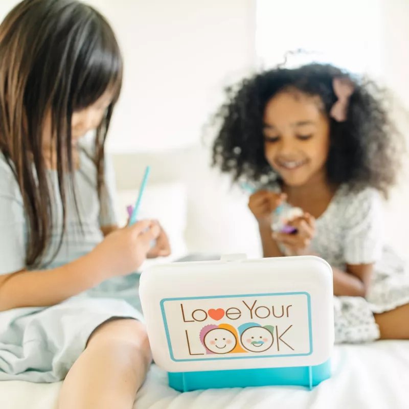 Melissa & Doug Love Your Look set trucco per giocare – 16 pezzi per gioco di ruolo pulito (NON CONTIENE COSMETICI REALI)
