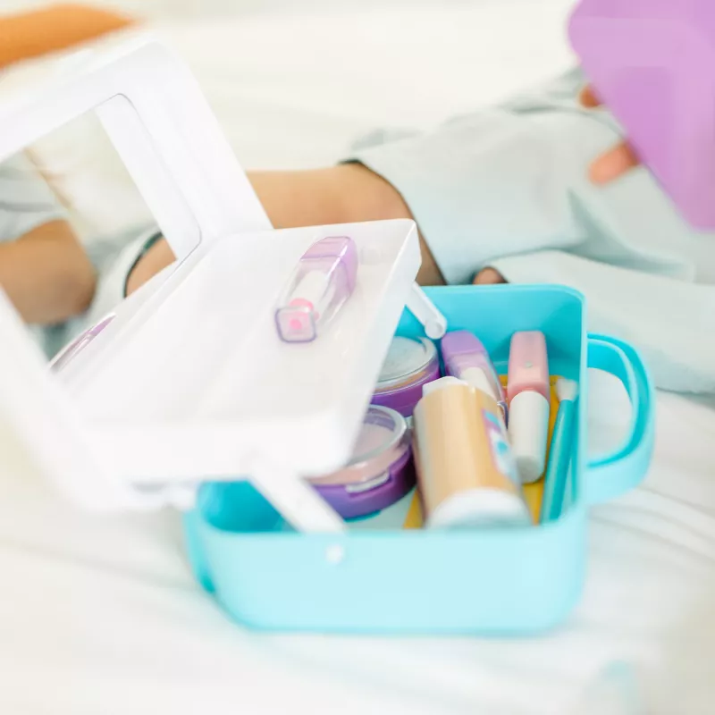 Melissa & Doug Love Your Look set trucco per giocare – 16 pezzi per gioco di ruolo pulito (NON CONTIENE COSMETICI REALI)