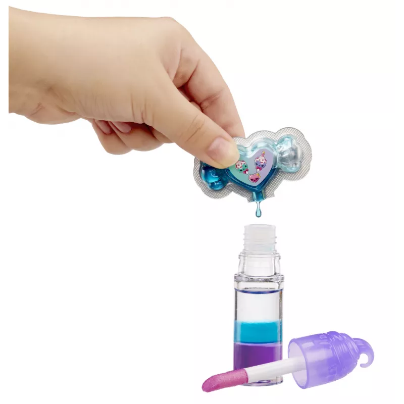 MGA Entertainment Yummiland bambola lip gloss misteriosa - Carly Cakepop