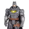 Spin Master Batman 30 cm Deluxe action figure con funzione colpo e lancio, 5 accessori, effetti luminosi e sonori, da 4 anni