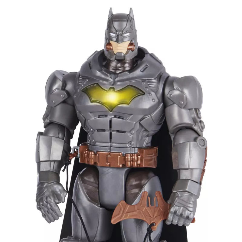 Spin Master Batman 30 cm Deluxe action figure con funzione colpo e lancio, 5 accessori, effetti luminosi e sonori, da 4 anni
