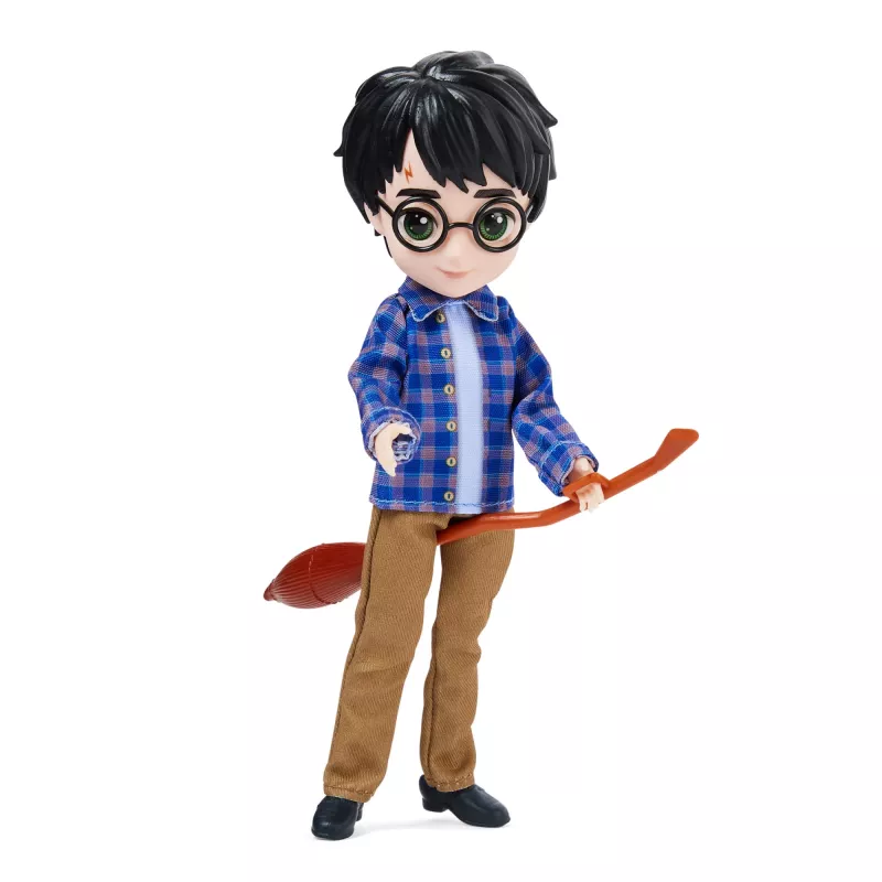 Wizarding World Harry Potter, set regalo bambola Harry Potter 8 inch con mantello mimetico e 5 accessori per bambole, giocattolo per bambini da 6 anni