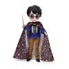 Wizarding World Harry Potter, set regalo bambola Harry Potter 8 inch con mantello mimetico e 5 accessori per bambole, giocattolo per bambini da 6 anni