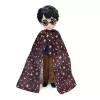 Wizarding World Harry Potter, set regalo bambola Harry Potter 8 inch con mantello mimetico e 5 accessori per bambole, giocattolo per bambini da 6 anni